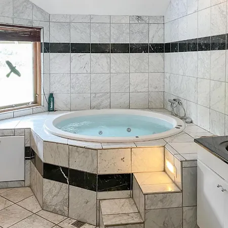 4 Bedroom Gorgeous In Tranekær